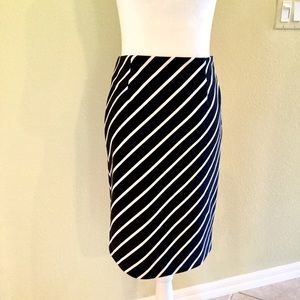 GRACE ELEMENTS BLACK & WHITE STRIPED PENCIL SKIRT
